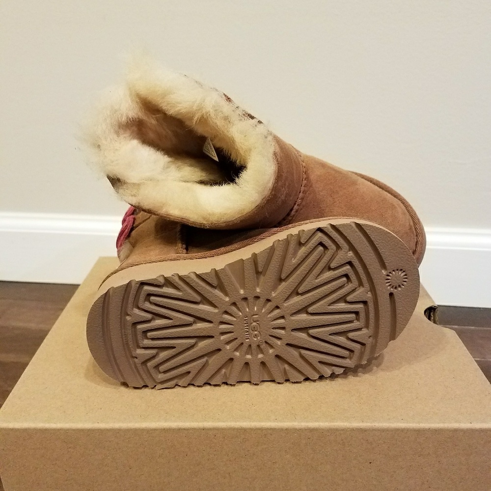 🆕 ugg bow - Picture 4 of 7